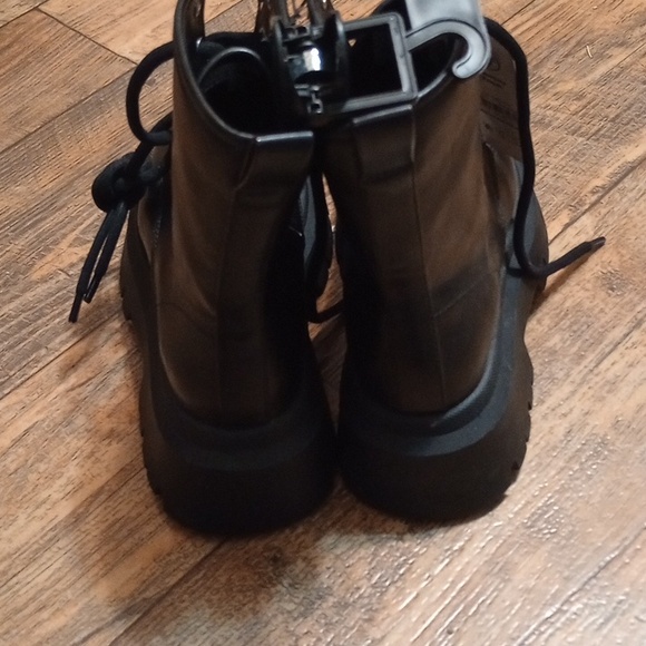 Black Lace-Up Combat Boots for Women - Glossy Finish Size 7 - Picture 3 of 7